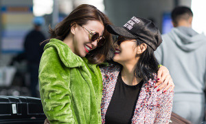 Trà Ngọc Hằng xuất hiện rạng rỡ cùng Milan Phạm tại sân bay