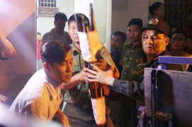 Phát hiện kho vũ khí nguy hiểm trong cửa hàng đồ phượt