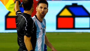 Chửi trọng tài biên, Messi bị treo giò 4 trận
