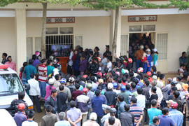 Xử kẻ giết 3 người chôn xác ở Lâm Đồng: Dân ùn ùn kéo đến dự phiên tòa