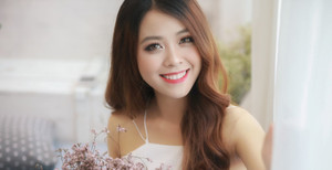 Á khôi ĐH Khoa học Tự nhiên khoe vai trần gợi cảm ‘đốn tim’ bao chàng trai