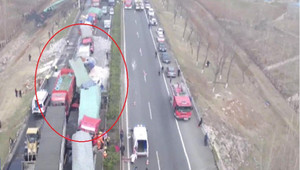 22 xe tải đâm liên hoàn trên cao tốc, nhiều người thương vong