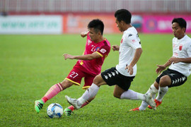 Video: Cầu thủ Sài Gòn FC xuất thần ghi bàn từ giữa sân