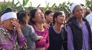 Dòng người khóc thương đón thi thể bé gái Việt bị sát hại ở Nhật Bản về quê nhà