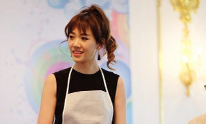 Thiếu ngủ trầm trọng, Hari Won vẫn rạng rỡ khoe tài làm kim chi