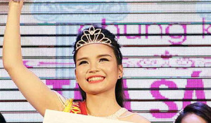 2 nữ sinh xinh đẹp, đa tài trường THPT Việt Đức