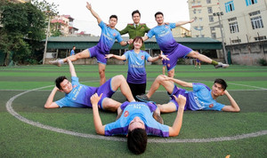 Ảnh kỷ yếu hài hước của sinh viên cảnh sát khiến dân mạng thích thú