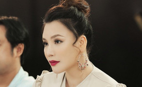 Hồ Quỳnh Hương rạng rỡ, thanh lịch ngồi ghế nóng chấm thi