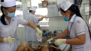 Người phụ nữ đổ xăng tự thiêu ngay trong đám giỗ nhà chồng