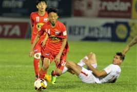 Cầu thủ ghi bàn thắng việt vị cho HAGL vào đội hình tiêu biểu