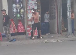  Video: Say rượu, bạn nhậu đánh nhau vỡ đầu trên vỉa hè Hà Nội