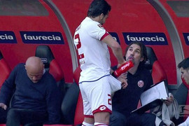 Video: Thời tiết nóng bức khiến sao Bundesliga làm mát vùng nhạy cảm