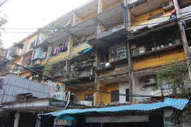 Khu tập thể cũ 'chờ sập', hàng trăm hộ dân vẫn 'mơ' được trả giá cao