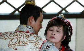 'Nổi da gà' với cảnh U70 vào vai thiếu nữ, diễn yêu trai trẻ quá bạo