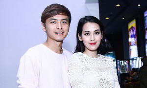 Vợ chồng Văn Anh – Tú Vi tình tứ mặc đồ đôi đi xem phim