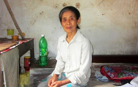 Chuyện tình cảm động của cô giáo tật nguyền 40 năm thờ 'chồng trong mơ'