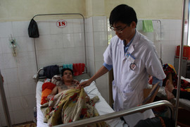 Mâu thuẫn trong lúc dừng ăn cơm, tài xế xe khách bị đâm chí mạng