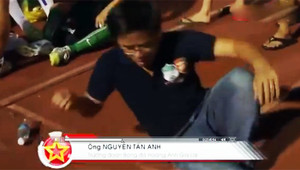 Trưởng đoàn HAGL từng lăn đùng ra sân Thanh Hóa