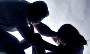 Bắt 'yêu râu xanh' giở trò đồi bại với em họ bạn thân