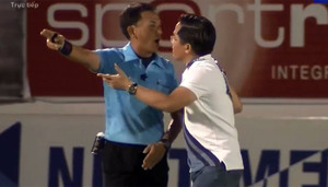 Trọng tài phá nát trận đấu, HAGL cay đắng nhận trận thua đau