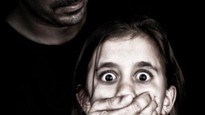 'Yêu râu xanh' nhiều lần giở trò đồi bại với bé gái 8 tuổi