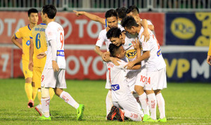 Video kết quả HAGL vs FLC Thanh Hóa: Trọng tài bẻ còi, Công Phượng lập siêu phẩm vẫn ngậm đắng nuốt cay