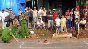 Đi xe máy từ Bình Dương về Cà Mau để trả thù em vợ