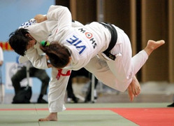 250 võ sĩ tranh tài tại giải Judo sinh viên, học sinh