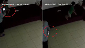 Gã đàn ông liều lĩnh xông vào cửa hàng, cướp điện thoại của bé trai