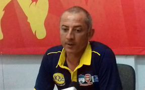 Thầy Giôm tức giận: Cầu thủ tập 5 năm vẫn chuyền bóng sai, khống chế hỏng