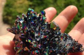 Bỏ ruộng đồng, dân đua nhau đào tìm đá quý dưới lòng sông Chảy