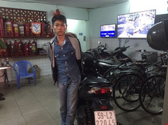 Tên cướp xui xẻo bị cảnh sát truy đuổi còn gặp ngay tắc đường