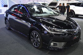 Toyota Corolla Altis Esport 2017 ra mắt giá 615 triệu đồng