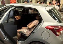 Vợ sinh con trên xe, chồng nhờ CSGT mở đường tới bệnh viện