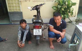 Bị truy đuổi 20km, tên cướp cùng đường vung dao chém xối xả trinh sát đặc nhiệm