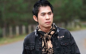 Cát-xê hát sân khấu 'chuồng gà' giúp ca sĩ Việt thu 700 triệu đồng/tháng