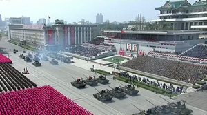 Video: Triều Tiên duyệt binh hoành tráng, phô diễn sức mạnh quân sự