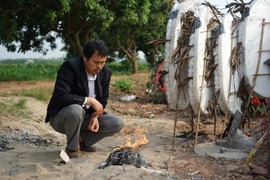 Gia đình bé Nhật Linh trở lại Nhật làm việc với cảnh sát