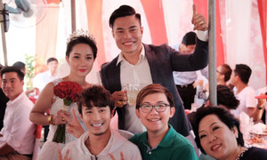 Dàn diễn viên hài mừng đám cưới Quán quân ‘Cười xuyên Việt’