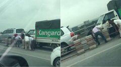 Hàng loạt ô tô đi sai làn, tài xế đua nhau tháo barie trốn cảnh sát giao thông