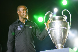 Huyền thoại 4 lần vô địch C1 khuấy động Hàng Đẫy