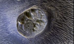 Phát hiện miệng núi lửa ghê rợn chưa từng thấy trên sao Hỏa