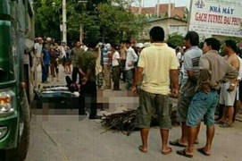 Va chạm với xe tải chở đất, 2 vợ chồng thương vong