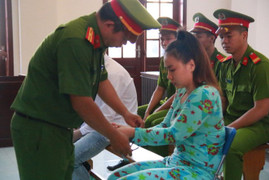 Chủ mưu thuê người tạt axít vào nữ sinh ở Sài Gòn phản cung