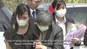 Nước mắt đau thương tại hiện trường tìm thấy thi thể bé Linh