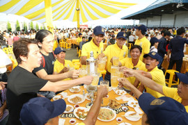 Sư Tử Trắng 'chơi lớn' bằng lễ hội bia bồn lớn nhất miền Tây