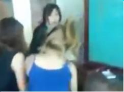 Bị lột đồ giữa quán đòi bồi thường hơn 315 triệu đồng