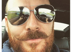 Thích chụp ảnh 'tự sướng', chàng trai trẻ nhận ngay kết đắng