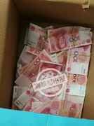 Ném 35 triệu đồng tạo 'mưa tiền' trên nóc trung tâm thương mại