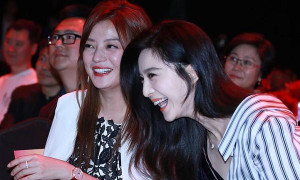 Khoảnh khắc vui vẻ hiếm hoi của Triệu Vy, Phạm Băng Băng